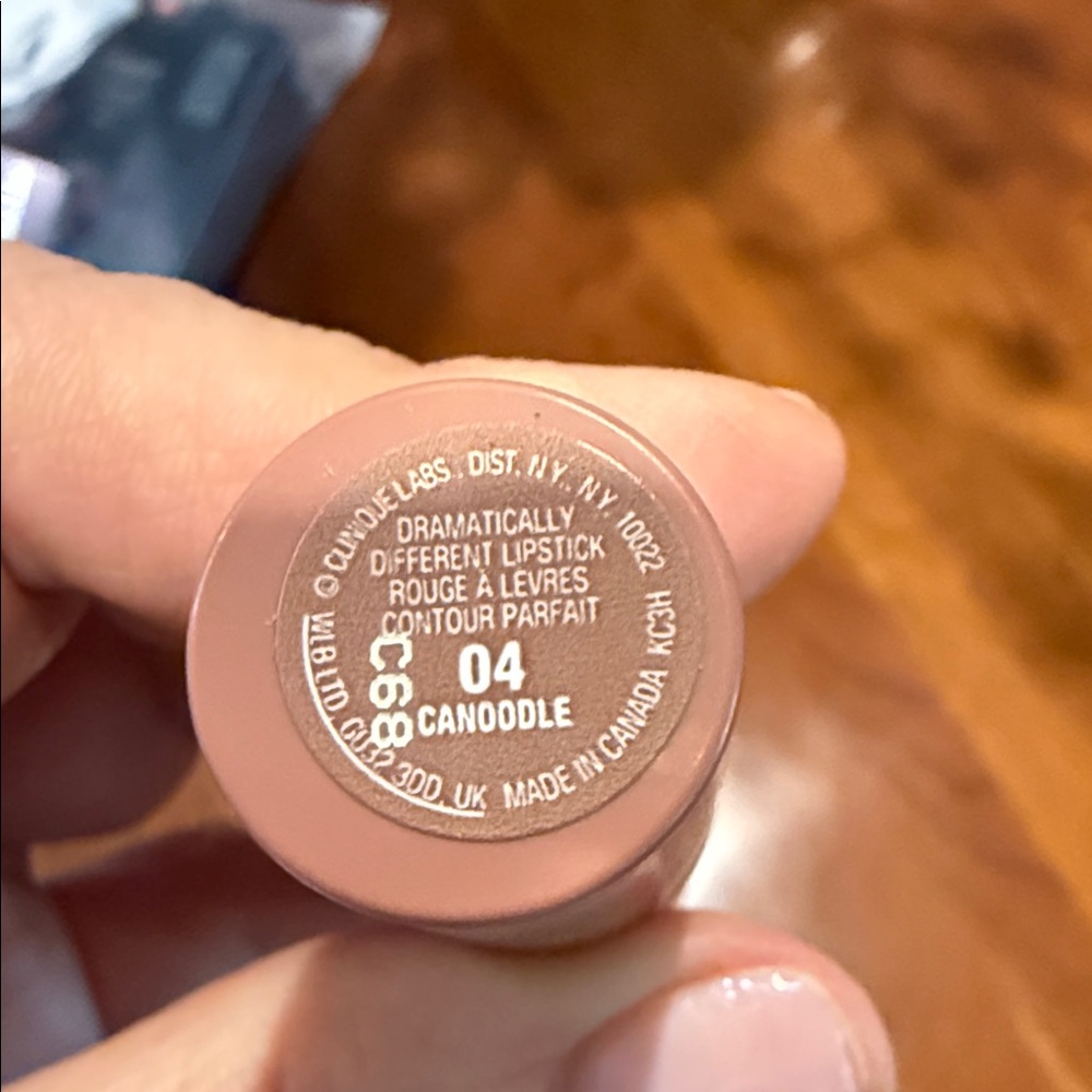 Clinique Soft Beige Lipstick - Picture 2 of 3